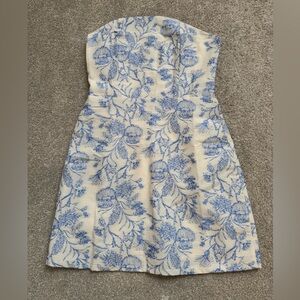 Cute blue and white floral dress! Add on belt!